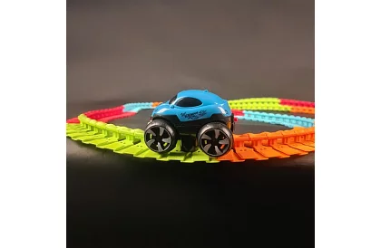 Tor wyścigowy o długości 4,8 metra + samochód