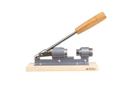 Masivny stalowy łuskacz do orzechów