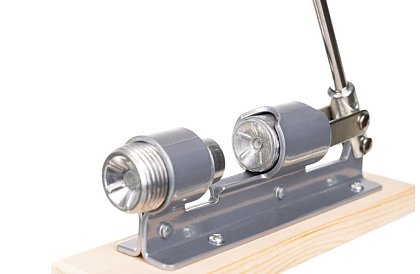 Masivny stalowy łuskacz do orzechów