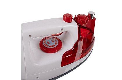 Zestaw urządzeń domowych – żelazko, pralka, odkurzacz