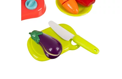 Zestaw warzyw i owoców do krojenia z akcesoriami