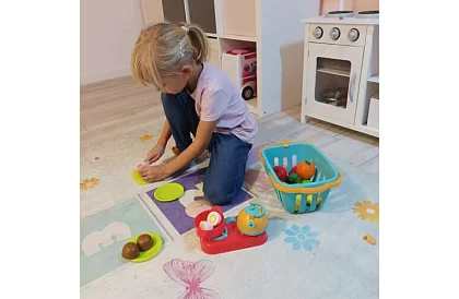 Zestaw warzyw i owoców do krojenia z akcesoriami