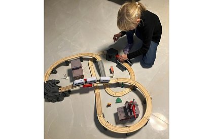 Drewniana kolej - tor kolejowy na baterie 4,8 metra