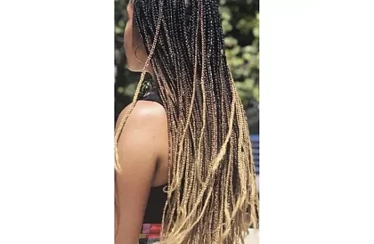 Syntetyczne ombre warkocze na włosy – ciemny blond