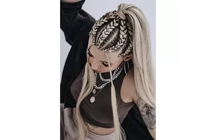 Syntetyczne ombre warkocze na włosy – jasny blond