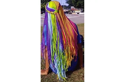 Syntetyczne ombre warkocze na włosy – tęczowe