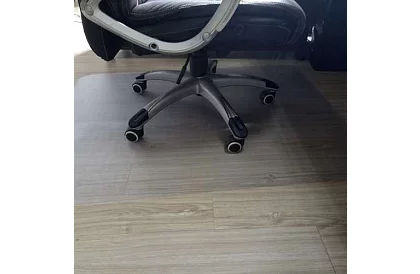 Podkład ochronny pod krzesło 100 × 140 cm – mleczny