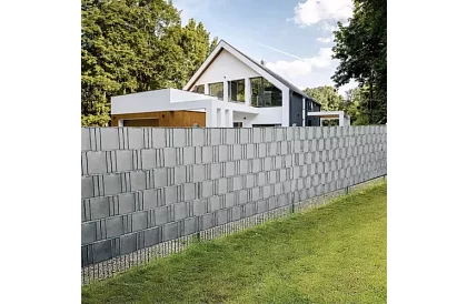 Taśma zaciemniająca na płot szara - panelowa 630 g/m² + klipsy