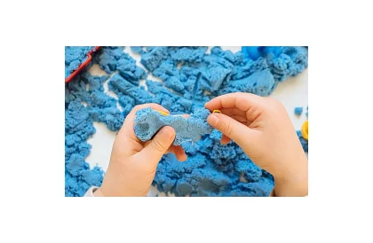 Tekutý kinetyczny piasek 2000 g - foremki i dmuchany piaskownica