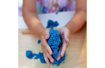 Tekutý kinetyczny piasek 2000 g - foremki i dmuchany piaskownica