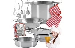 Zestaw metalowych naczyń dla dzieci