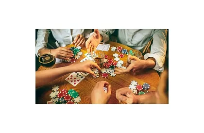 Kompletna zestaw pokerowy - 300 żetonów w walizce