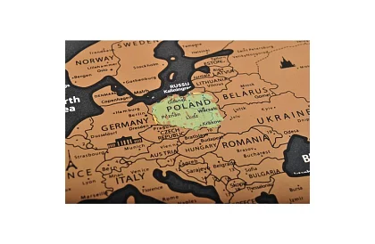 Strefowa mapa z flagami – Scratch Map the World