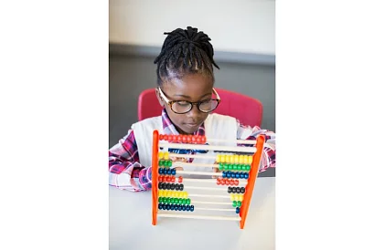 Drewniane liczydło z koralikami dla dzieci